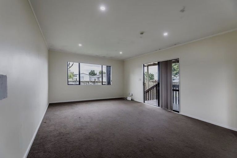 Photo of property in 17 Dungarvon Place, Clendon Park, Auckland, 2103