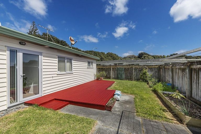 Photo of property in 1 Pohutukawa Grove, Titahi Bay, Porirua, 5022