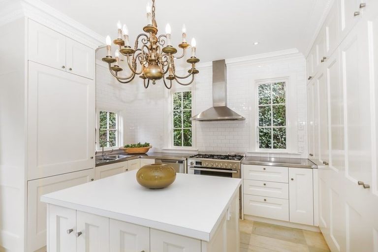 Photo of property in 2 Cluny Avenue, Kelburn, Wellington, 6012