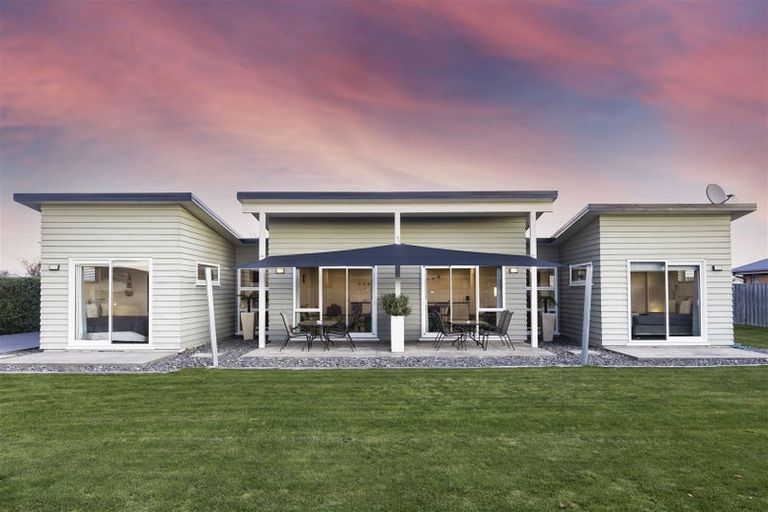 Photo of property in 1 Pemberton Drive, Amberley, 7410