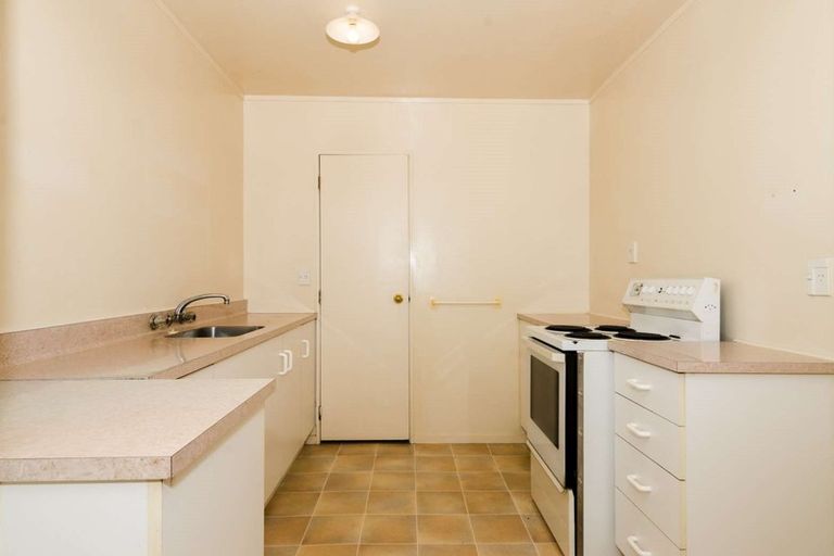 Photo of property in 10a Elizabeth Drive, West Harbour, Auckland, 0618