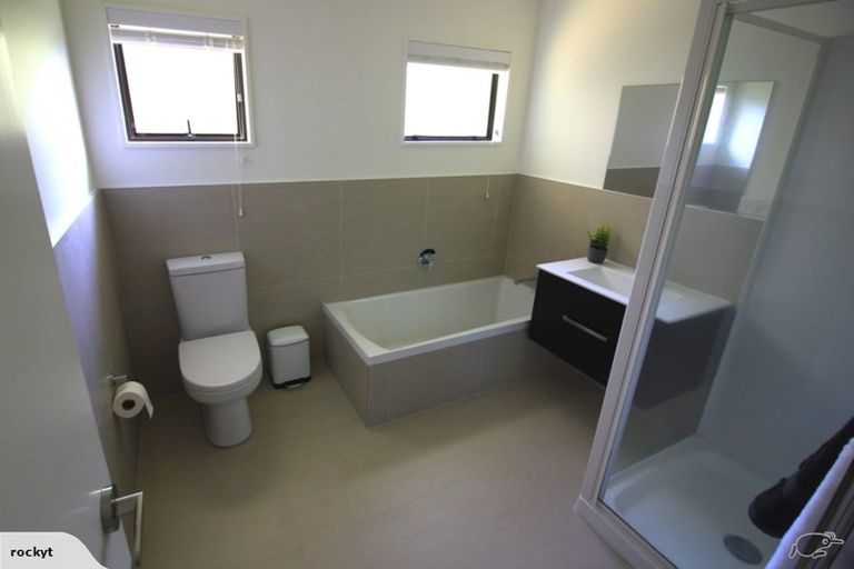 Photo of property in 2/660 Beach Road, Browns Bay, Auckland, 0630