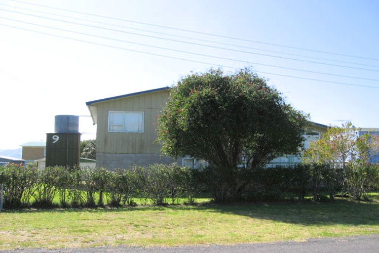 Photo of property in 9 Banks Street, Cooks Beach, Whitianga, 3591