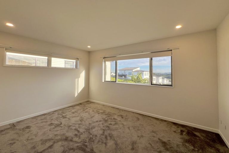 Photo of property in 42 Takurua Terrace, Orewa, 0931