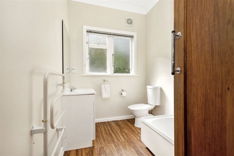 Photo of property in 32 Cavendish Square, Strathmore Park, Wellington, 6022