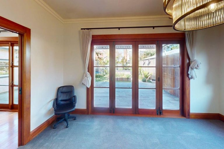 Photo of property in 10 Saint Johns Avenue, Palmerston North, 4414