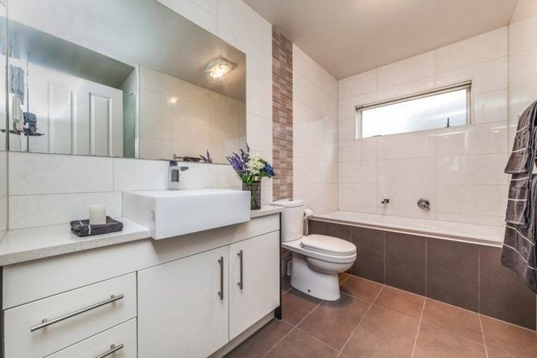 Photo of property in 41 Terrasini Drive, Flat Bush, Auckland, 2019