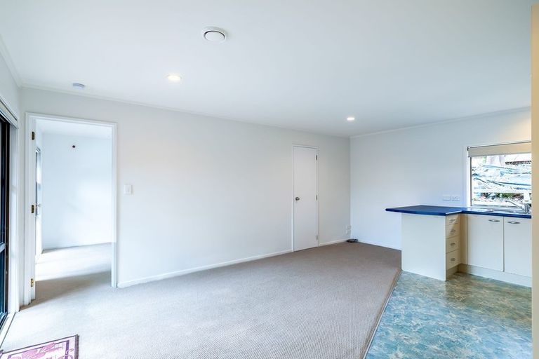 Photo of property in 20 Portsea Place, Chatswood, Auckland, 0626