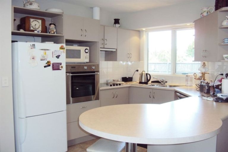 Photo of property in 18 Woodfield Lane, Redwood, Christchurch, 8051