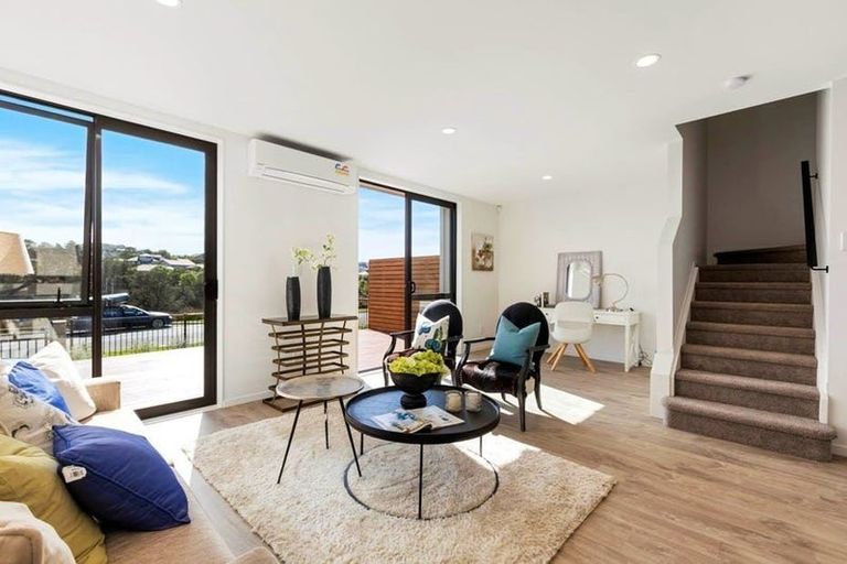 Photo of property in 76 Arran Point Parade, Orewa, 0931