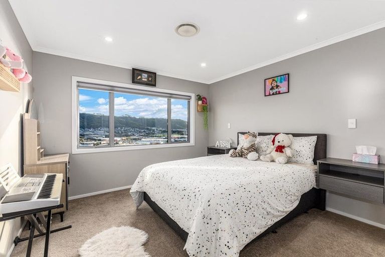 Photo of property in 10 Omaka Place, Aotea, Porirua, 5024