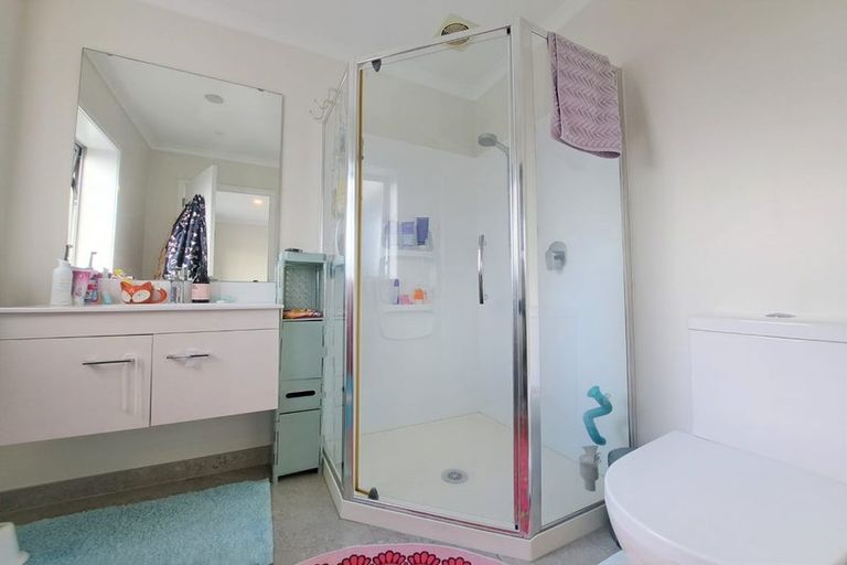 Photo of property in 1/110 Hobsonville Point Road, Hobsonville, Auckland, 0616