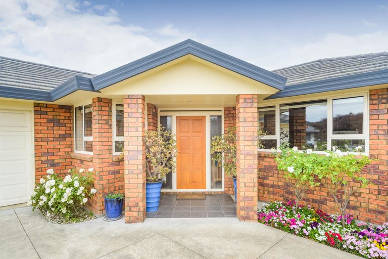 Photo of property in 37 Liberty Grove, Kelvin Grove, Palmerston North, 4414