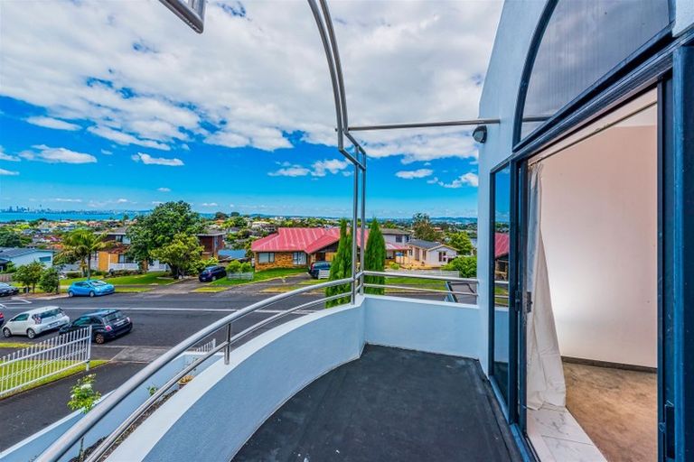 Photo of property in 2/38 Luckens Road, West Harbour, Auckland, 0618