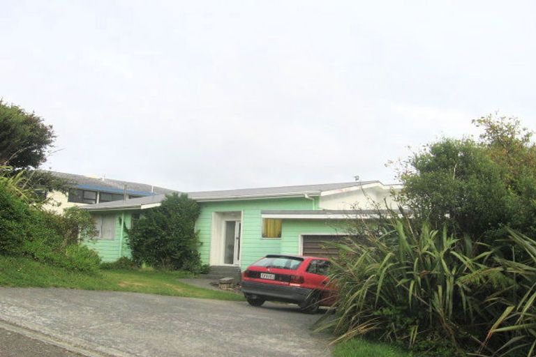 Photo of property in 33 Cypress Drive, Maungaraki, Lower Hutt, 5010