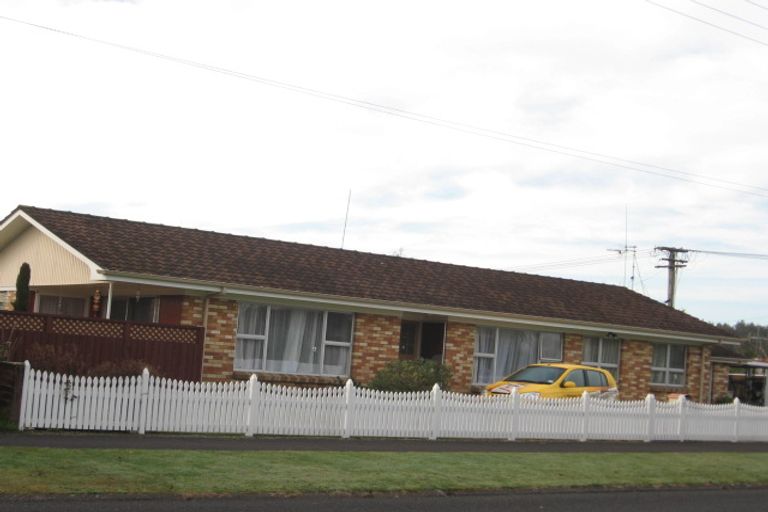 Photo of property in 2 Walter Street, Fairfield, Hamilton, 3214