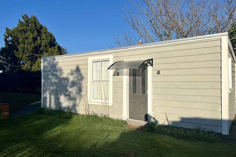 Photo of property in 2 Brassey Street, Waverley, 4510