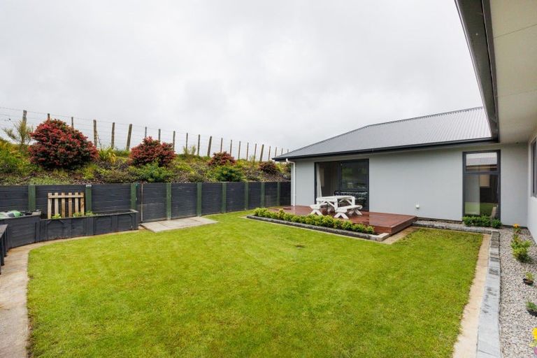 Photo of property in 30 Atlantic Drive, Fitzherbert, Palmerston North, 4410