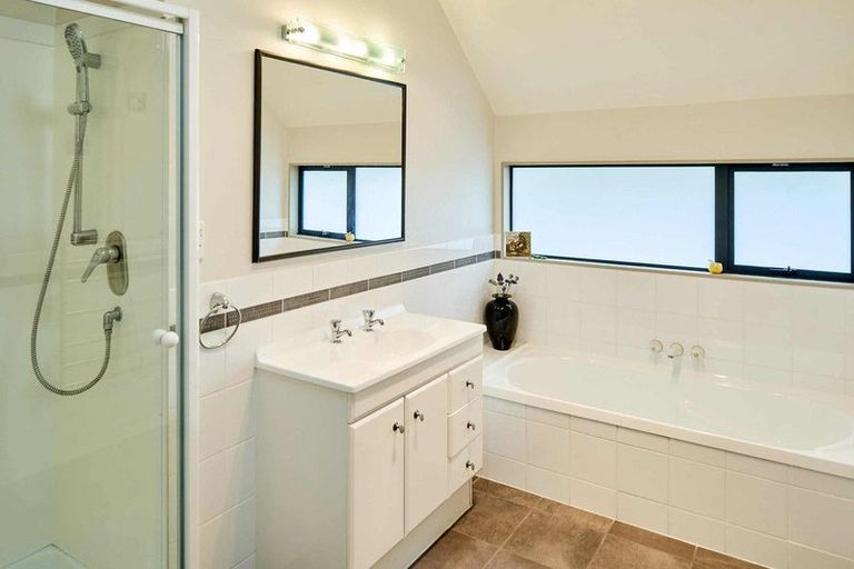 Photo of property in 17 Dornoch Place, Papakowhai, Porirua, 5024