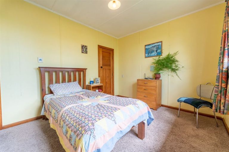 Photo of property in 58 Timaru Road, Waimate, 7924
