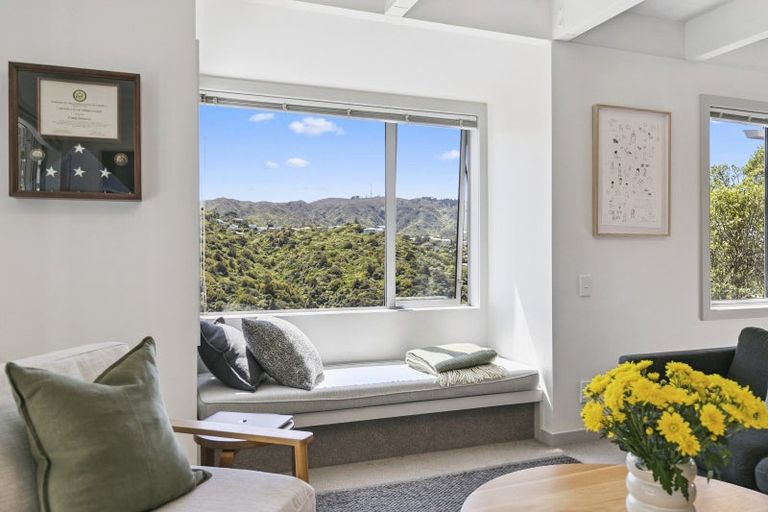 Photo of property in 12a Cavalry Close, Crofton Downs, Wellington, 6035