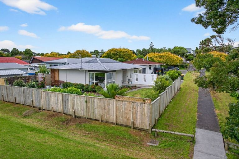 Photo of property in 29a Thorburn Avenue, Red Beach, 0932