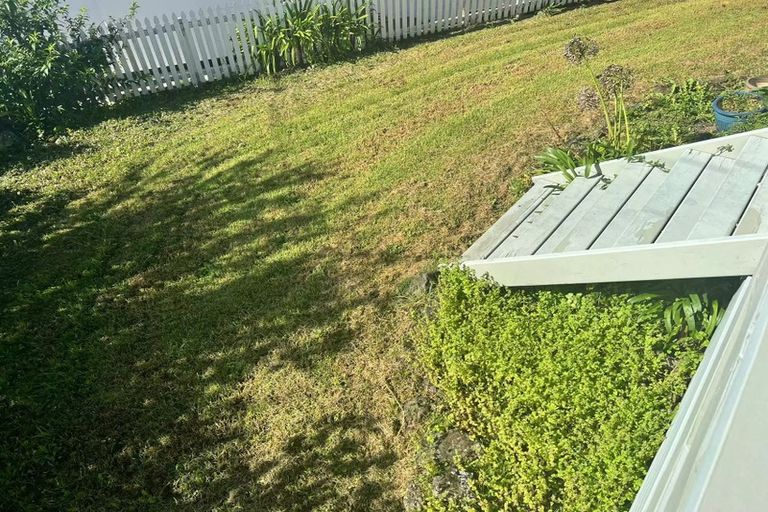 Photo of property in 2/491 Glenfield Road, Glenfield, Auckland, 0629