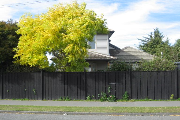 Photo of property in 17 Middlepark Road, Sockburn, Christchurch, 8042