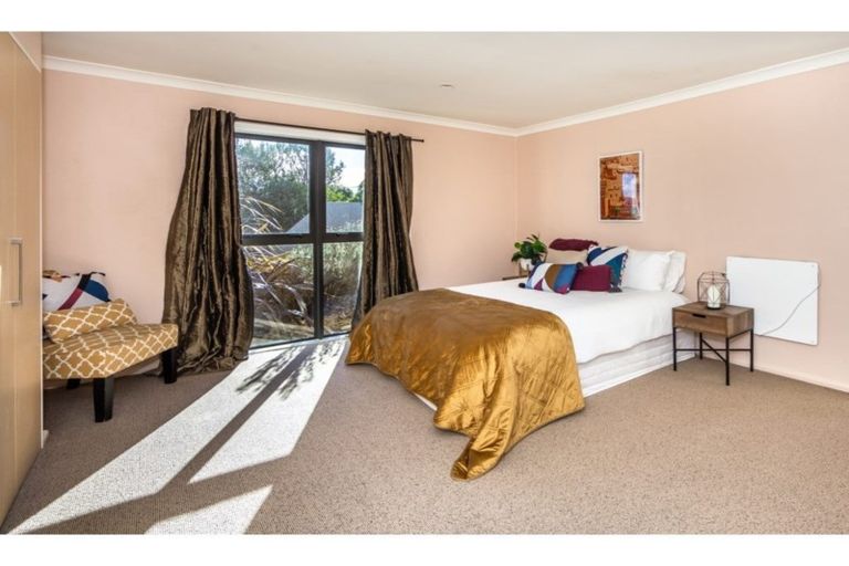 Photo of property in 36 Rockview Place, Mount Pleasant, Christchurch, 8081