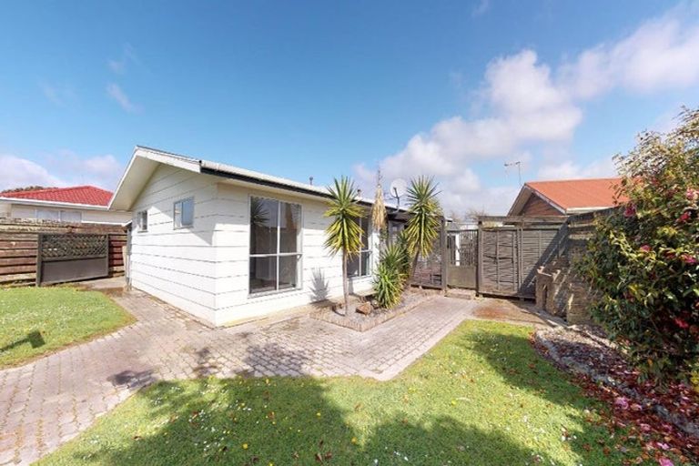 Photo of property in 41 Acacia Street, Kelvin Grove, Palmerston North, 4414