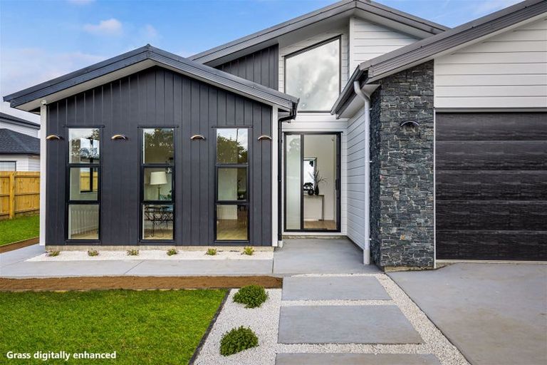 Photo of property in 9 Mcindoe Road, Kumeu, 0810