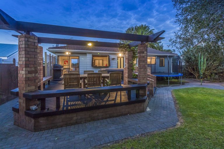 Photo of property in 26 Granville Drive, Massey, Auckland, 0614