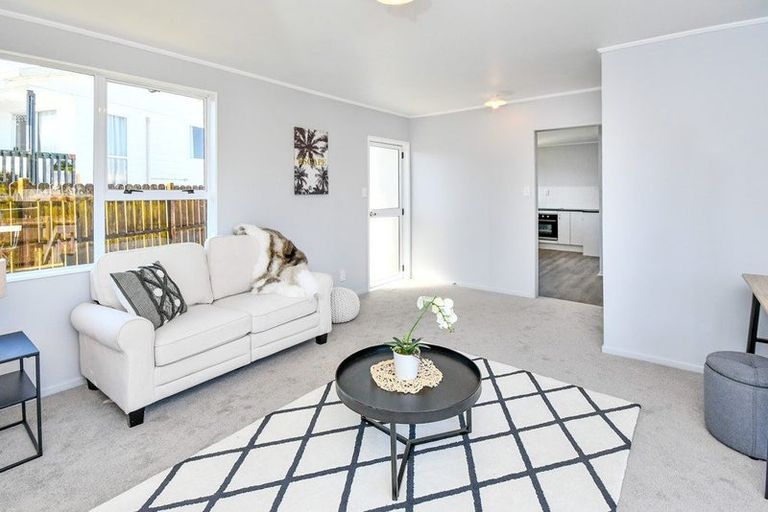 Photo of property in 2/18 Silver Creek Road, Weymouth, Auckland, 2103