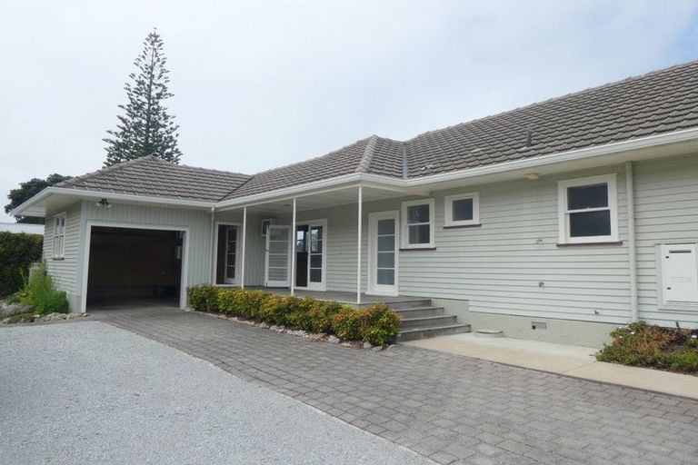 Photo of property in 44 Moana Road, Okitu, Gisborne, 4010