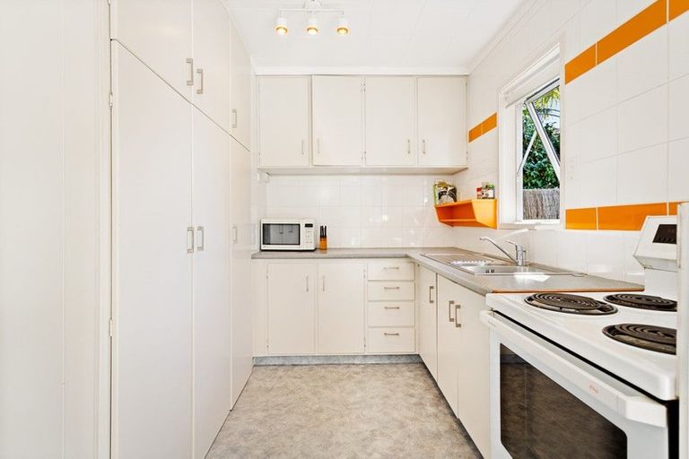 Photo of property in 4/109a Te Atatu Road, Te Atatu South, Auckland, 0610