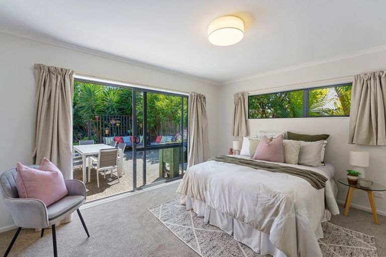 Photo of property in 22 Leanne Way, Waikanae Beach, Waikanae, 5036