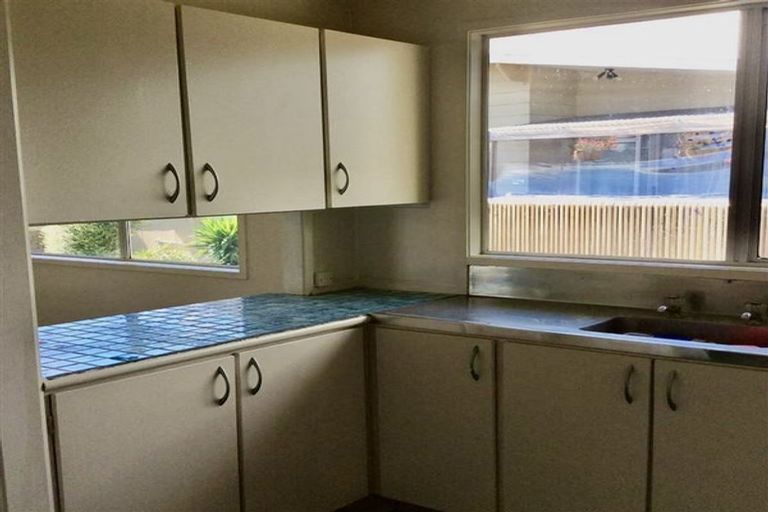 Photo of property in 18 Penfold Place, Henderson, Auckland, 0610