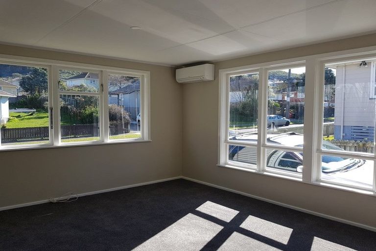 Photo of property in 54 Davidson Crescent, Tawa, Wellington, 5028