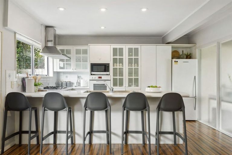 Photo of property in 2/7 Westwell Road, Belmont, Auckland, 0622