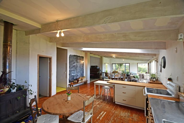 Photo of property in 18 Old School Road, Leigh, 0985