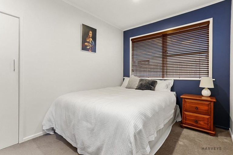 Photo of property in 42 Castleford Street, Green Bay, Auckland, 0604