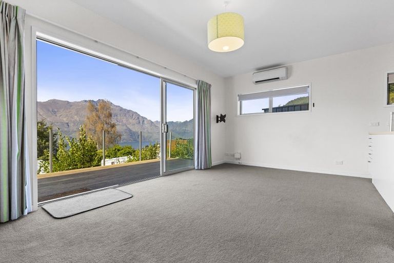 Photo of property in 129b Wynyard Crescent, Fernhill, Queenstown, 9300