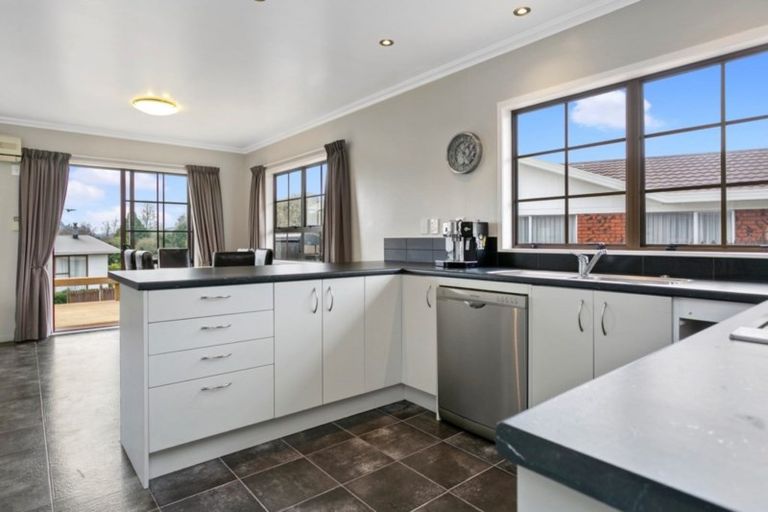 Photo of property in 29 Sheridan Crescent, Leamington, Cambridge, 3432