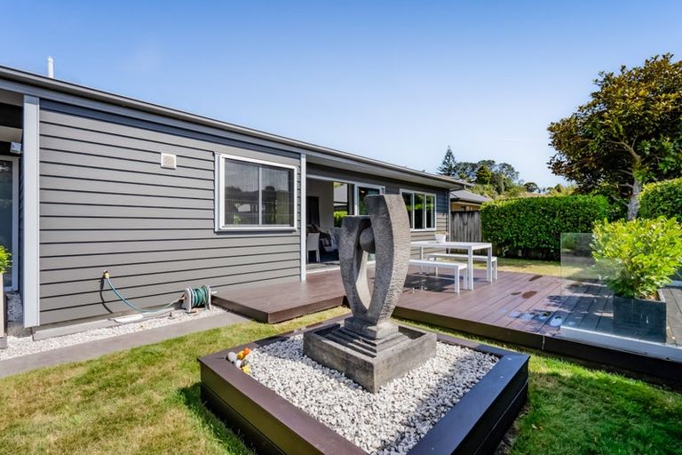 Photo of property in 3 Te Arakete Place, Hurworth, New Plymouth, 4310