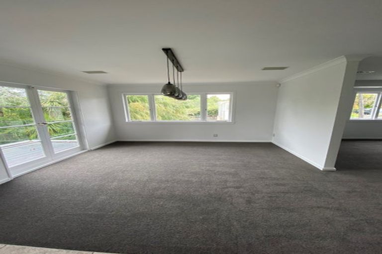 Photo of property in 26 West Lynn Road, Titirangi, Auckland, 0604