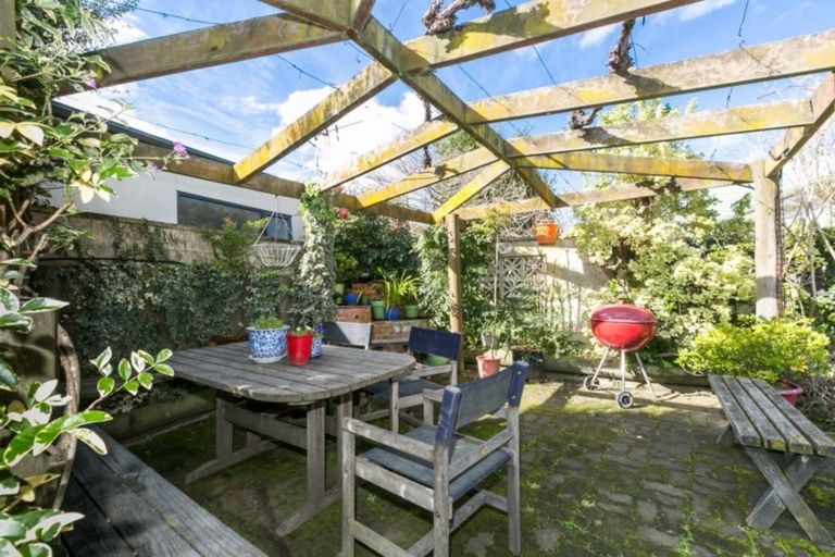 Photo of property in 6 Hinton Road, Taradale, Napier, 4112