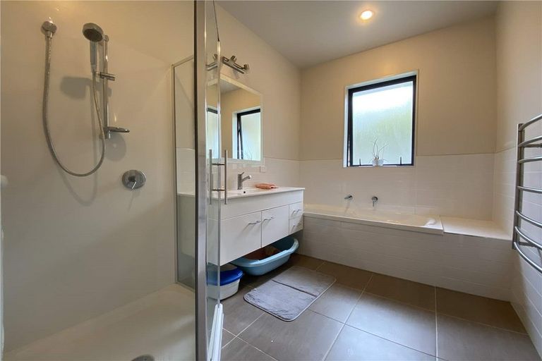 Photo of property in 2 Northbrook Close, Greenhithe, Auckland, 0632