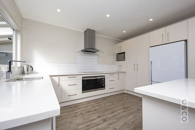 Photo of property in 2246 State Highway 16, Helensville, 0875