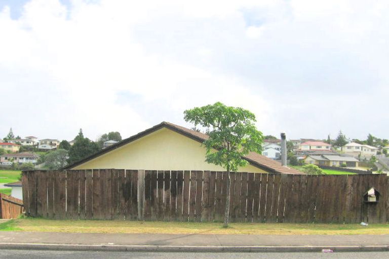 Photo of property in 27 Capricorn Place, Glen Eden, Auckland, 0602