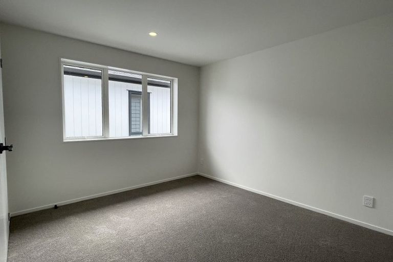 Photo of property in 3b Kaniere Place, Half Moon Bay, Auckland, 2012